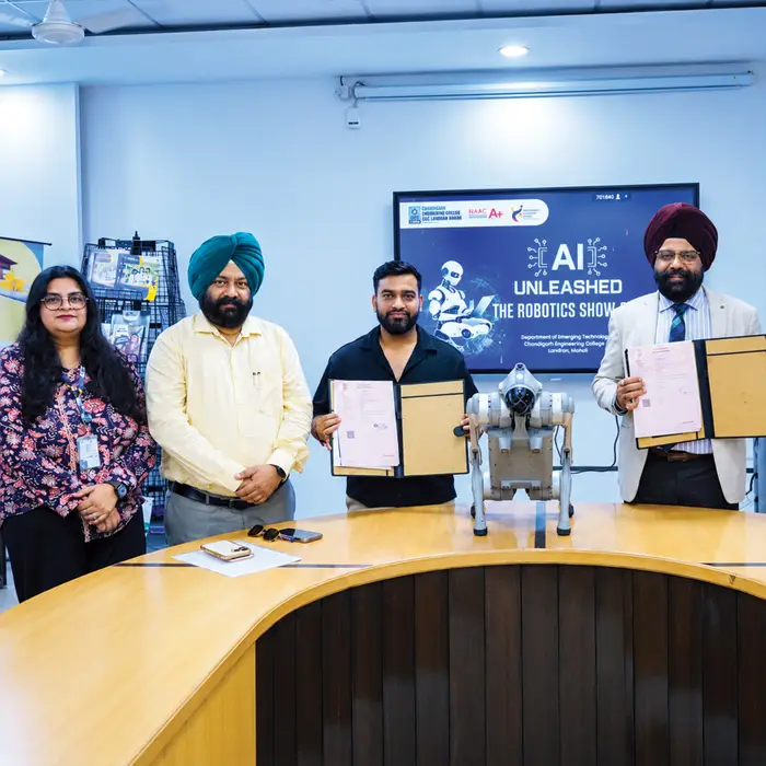 Signing an agreement at the “AI Unleashed” robotics show